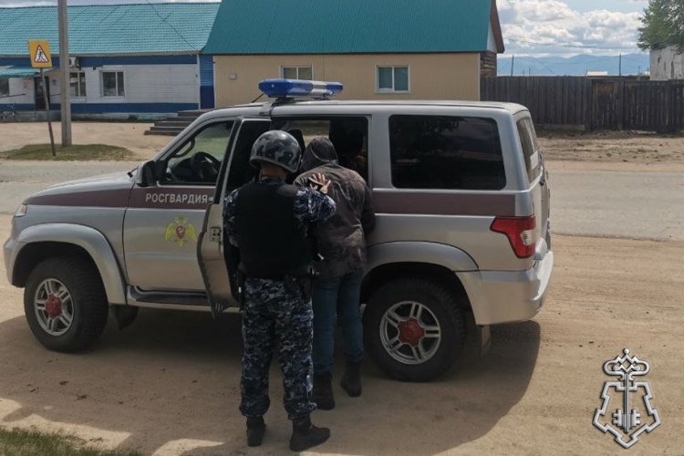 В Бурятии росгвардейцы по ориентировке задержали подозреваемого в краже телефонов у детей