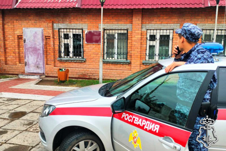 В Гусиноозерске сотрудники Росгвардии задержали подозреваемую в причинении легкого вреда здоровью 