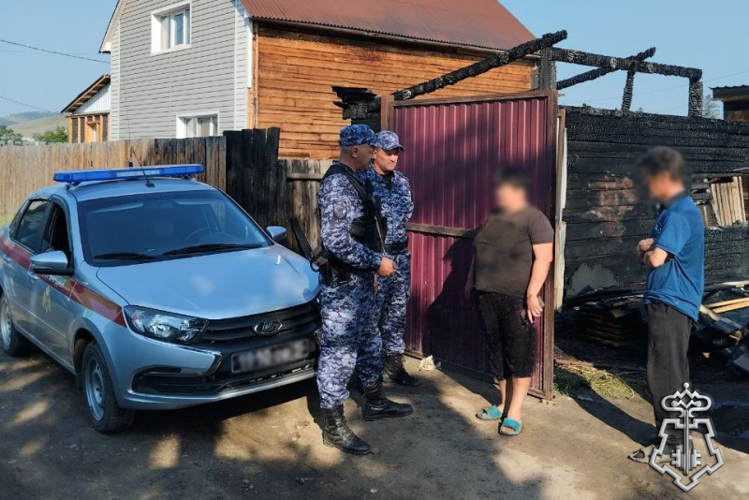 Спасенная на пожаре семейная пара поблагодарила сотрудников вневедомственной охраны Росгвардии 