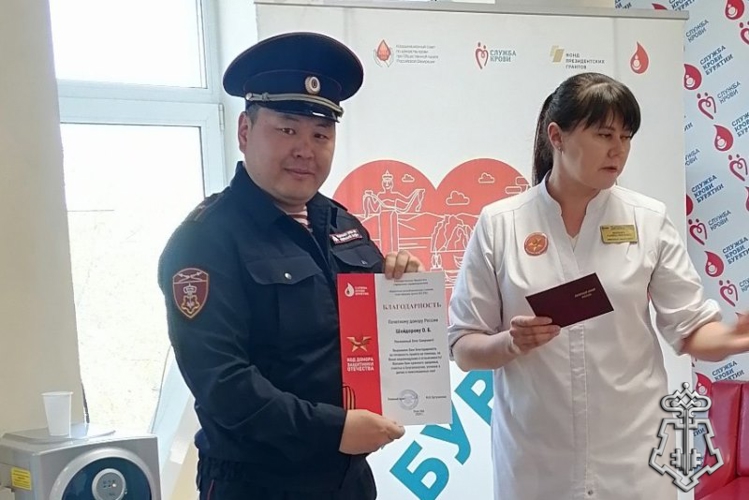 В Бурятии сотрудник вневедомственной охраны Росгвардии стал Почетным донором России 