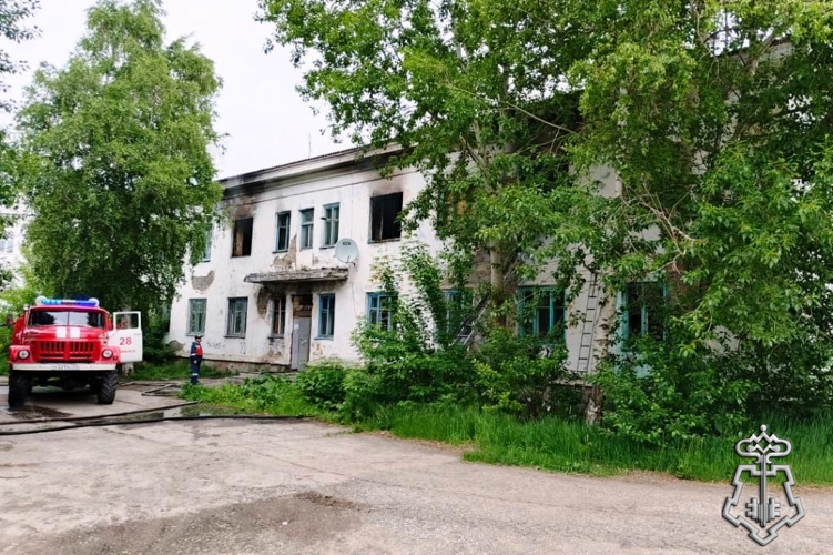 В Бурятии росгвардейцы помогли эвакуировать людей из горящего дома