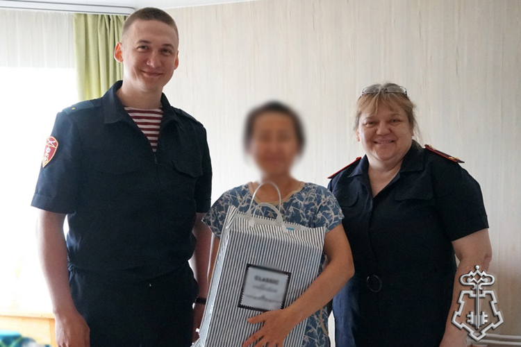 В Бурятии сотрудники вневедомственной охраны Росгвардии поздравили подшефные семьи с праздником