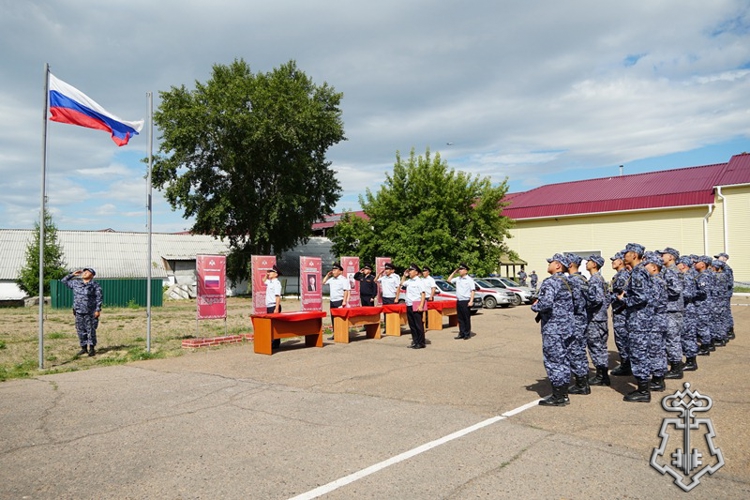 В Бурятии сотрудники вневедомственной охраны Росгвардии торжественно приняли присягу