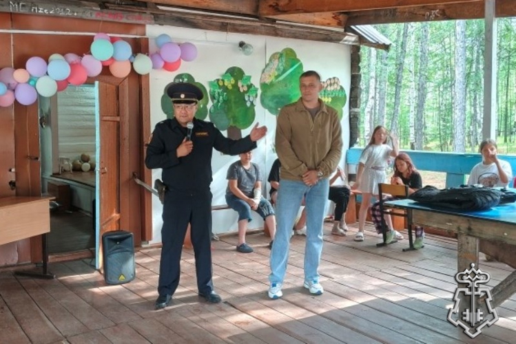 В Баунтовском районе росгвардейцы провели патриотический урок в летнем лагере «Восход»