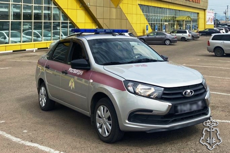 В Улан-Удэ росгвардейцы задержали мужчину, подозреваемого в краже масла на сумму 9 тысяч