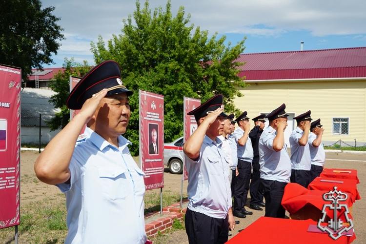В Бурятии сотрудники вневедомственной охраны Росгвардии торжественно приняли присягу