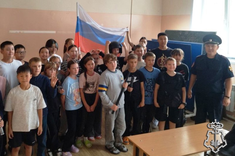 В Бурятии росгвардейцы приняли участие в мероприятиях, посвященных Дню Государственного флага России