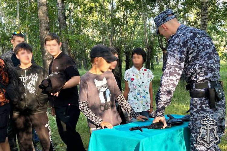 В Бурятии росгвардейцы проводят занятия с детьми