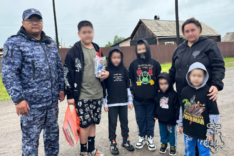 В Бурятии росгвардейцы приняли участие в благотворительной акции ко Дню знаний