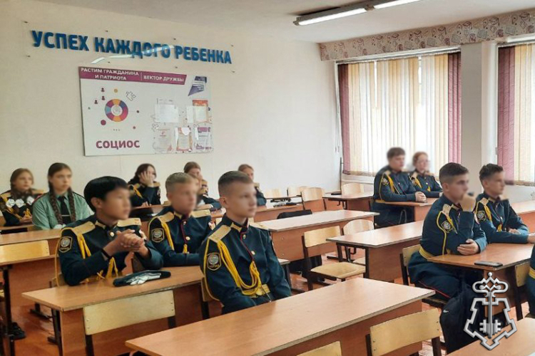 Сотрудники вневедомственной охраны поздравили кадетов подшефного класса в Улан-Удэ