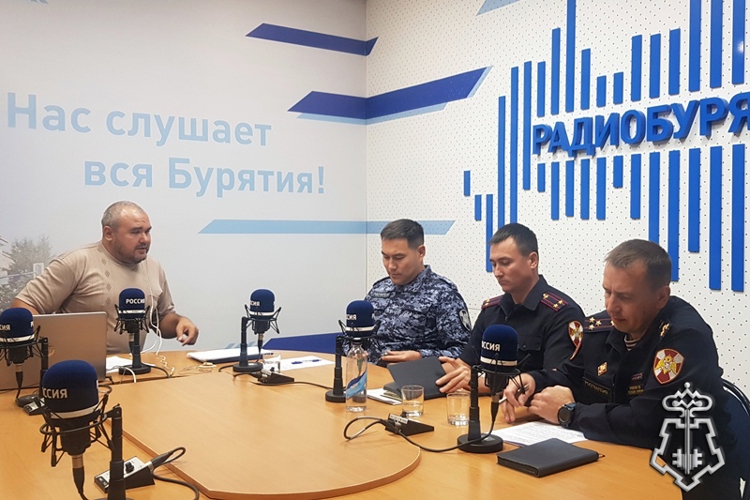 Офицеры Росгвардии выступили в прямом эфире радио ГТРК «Бурятия»