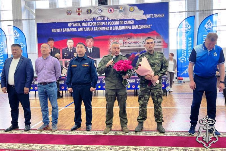 Турнир по самбо памяти сотрудников правоохранительных органов прошел в Улан-Удэ