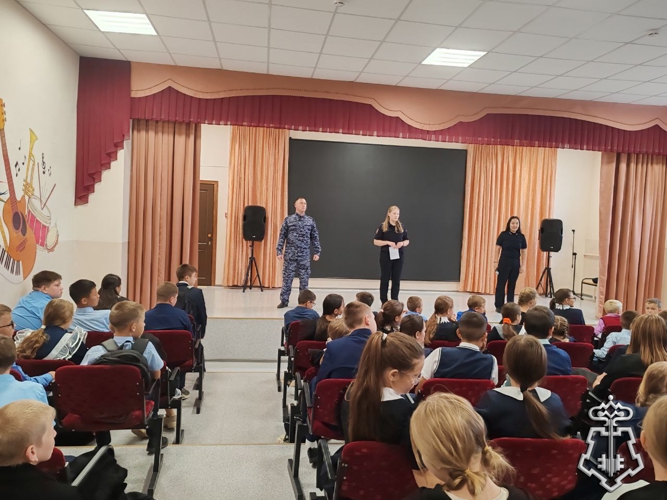 В Мухоршибирском районе сотрудники вневедомственной охраны провели профилактические беседы с учащимися колледжа и школы