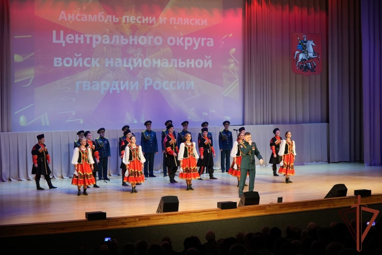 Заместитель директора Росгвардии Василий Сонин вручил государственные и ведомственные награды сотрудникам вневедомственной охраны в день профессионального праздника 