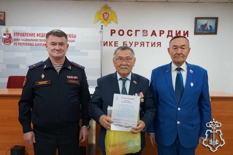 Росгвардейцы Бурятии поздравили ветеранов с праздником