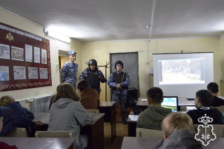 В Бурятии школьники узнали о службе во вневедомственной охране