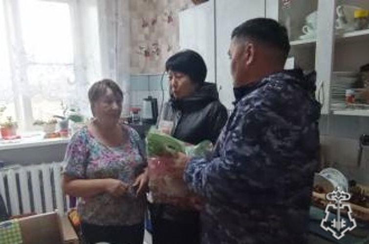 Росгвардейцы Бурятии поздравили ветеранов с праздником