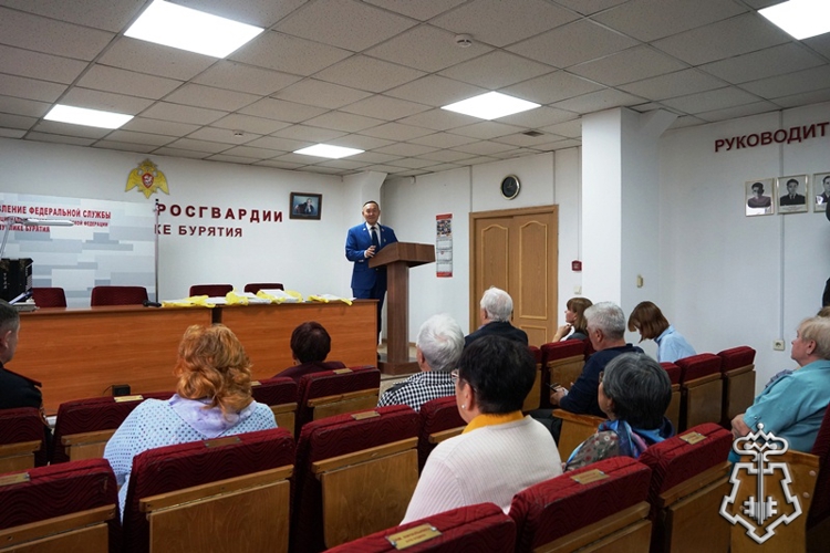 Росгвардейцы Бурятии поздравили ветеранов с праздником