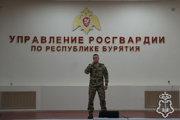 В Бурятии росгвардейцы поздравили ветеранов войск правопорядка