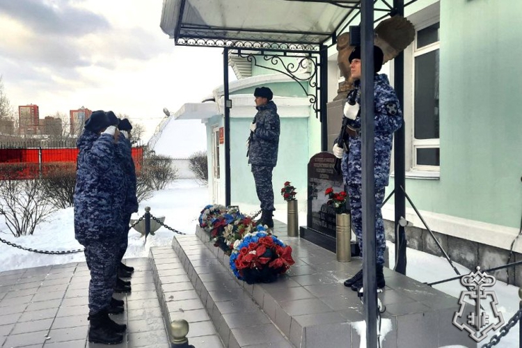 Память погибших сослуживцев почтили росгвардейцы в Бурятии