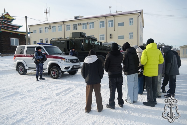 Сотрудники вневедомственной охраны Росгвардии приняли участие во Всероссийском дне призывника в Бурятии