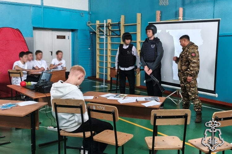 Сотрудники вневедомственной охраны Росгвардии приняли участие в профориентационном занятии для школьников в Бурятии