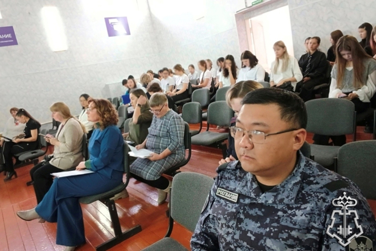 Сотрудники вневедомственной охраны Росгвардии приняли участие в профориентационном занятии для школьников в Бурятии