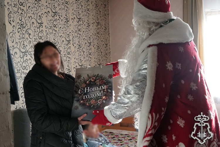 В Бурятии сотрудники вневедомственной охраны Росгвардии подарили праздник паллиативным детям