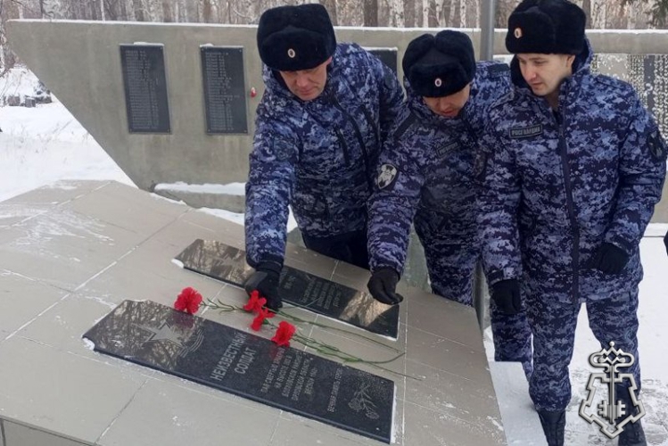 Росгвардейцы Бурятии почтили память Неизвестного Солдата