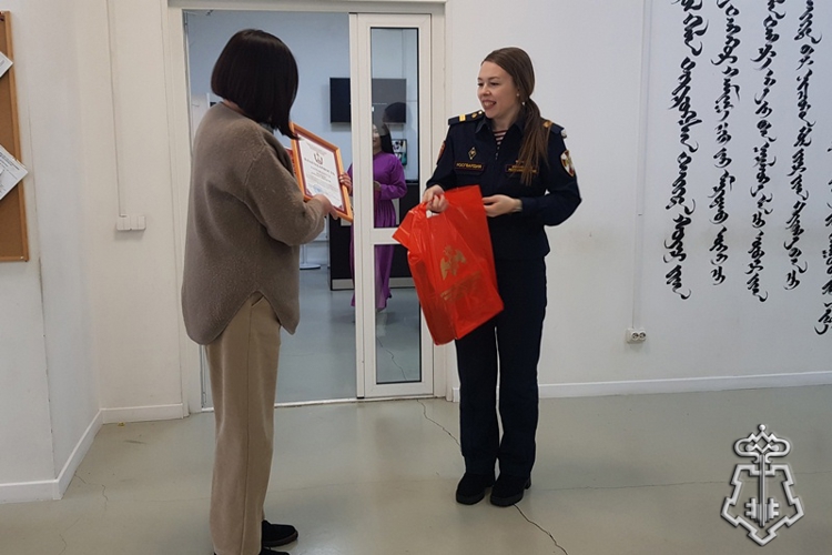Росгвардейцы поздравили журналистов Бурятии с профессиональным праздником