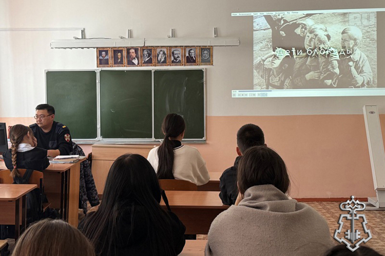 В районах Бурятии росгвардейцы провели уроки мужества ко Дню снятия блокады Ленинграда