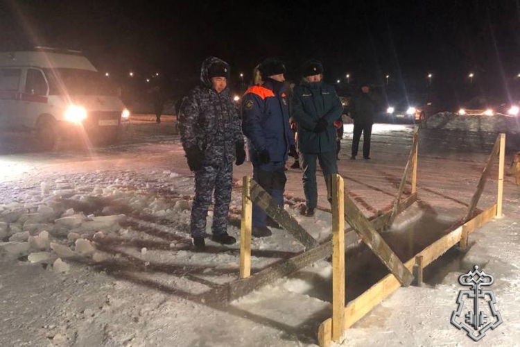 В Бурятии сотрудники вневедомственной охраны Росгвардии приняли участие в крещенских купаниях 