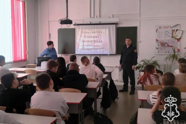 В районах Бурятии росгвардейцы провели уроки мужества ко Дню снятия блокады Ленинграда