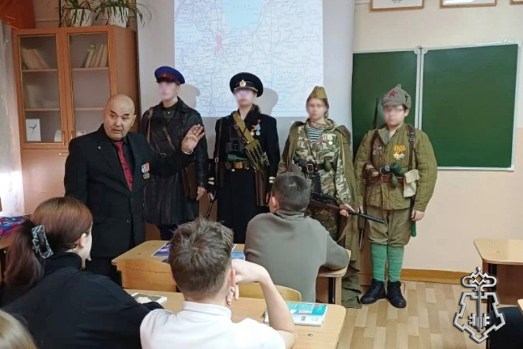 В районах Бурятии росгвардейцы провели уроки мужества ко Дню снятия блокады Ленинграда