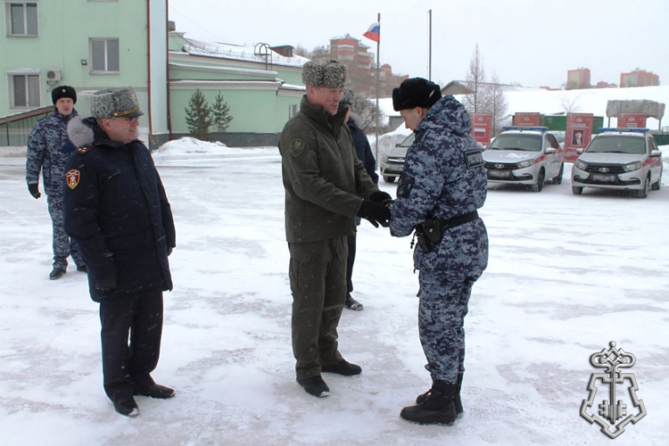В Бурятии росгвардейцы получили новые служебные автомобили