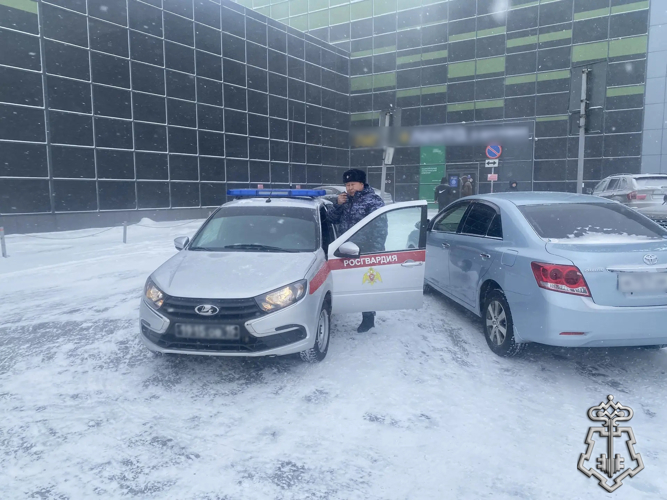 В супермаркете Улан-Удэ росгвардейцы задержали подозреваемого в краже