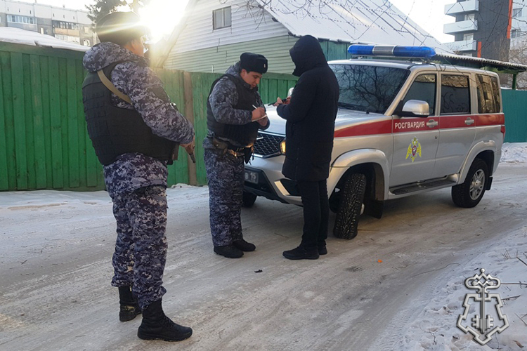 В Улан-Удэ росгвардейцы задержали подозреваемого в незаконном обороте наркотиков