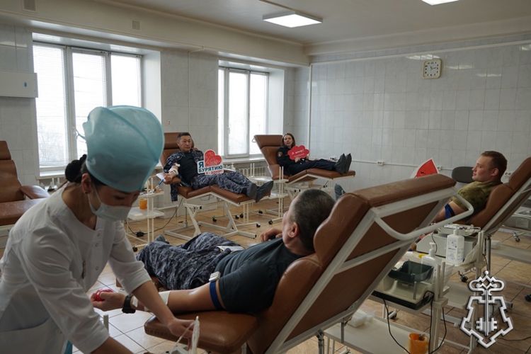 В Бурятии росгвардейцы сдали донорскую кровь в преддверии юбилея ведомства