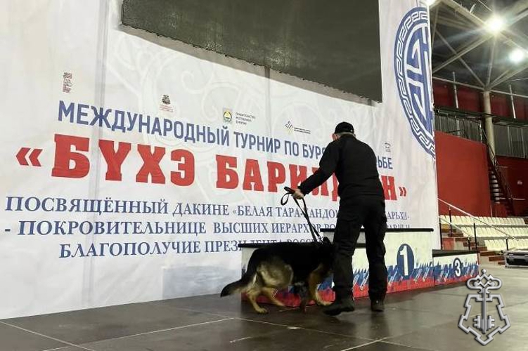 Сотрудники вневедомственной охраны обеспечивают безопасность Международного турнира по  бурятской борьбе