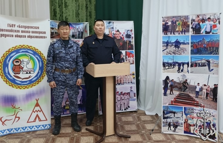 В преддверии Дня Победы в Баунтовском районе сотрудники вневедомственной охраны провели для старшеклассников урок мужества