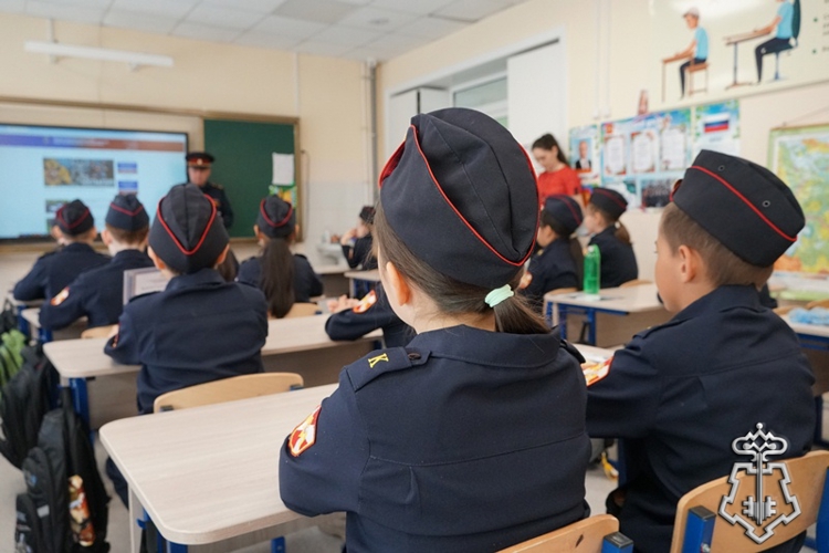 В улан-удэнской школе наградили лучших кадетов Росгвардии и их наставников