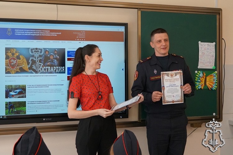 В улан-удэнской школе наградили лучших кадетов Росгвардии и их наставников