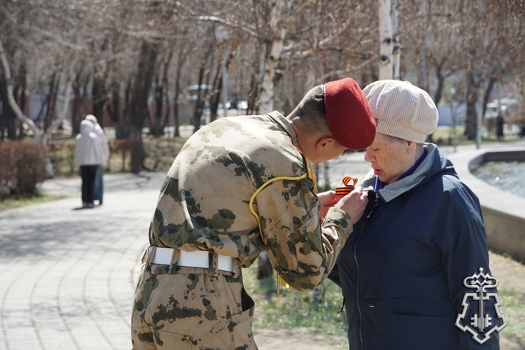 В Улан-Удэ росгвардейцы Бурятии провели патриотическую акцию «Георгиевская лента»