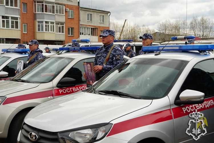 В Бурятии сотрудники Росгвардии присоединились к акции «Бессмертный автополк»
