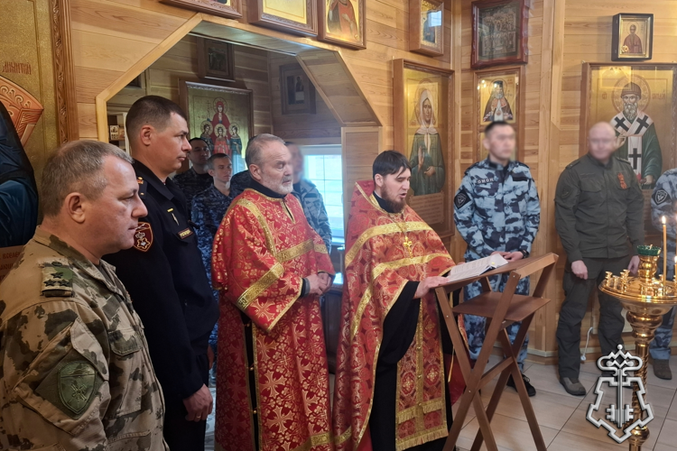 В Улан-Удэ сотрудники вневедомственной охраны приняли участие в праздничном богослужении в честь Дня Победы
