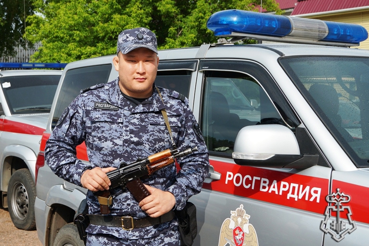Сумо и шахматы: героем рубрики «Знай наших!» стал сотрудник вневедомственной охраны Росгвардии из Улан-Удэ Эрдэм Цыренжапов