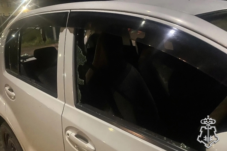 В Улан-Удэ сотрудники Росгвардии задержали мужчину, повредившего автомобиль