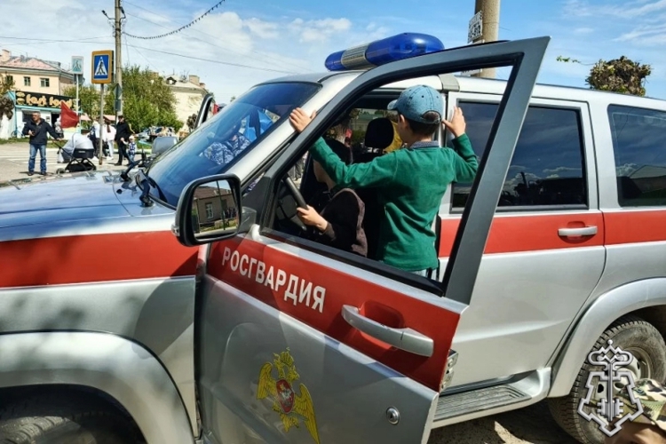 Росгвардейцы провели мероприятия для детей 1 июня