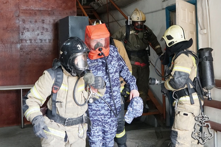 Межведомственные пожарно-тактические учения Росгвардии и МЧС прошли в Улан-Удэ