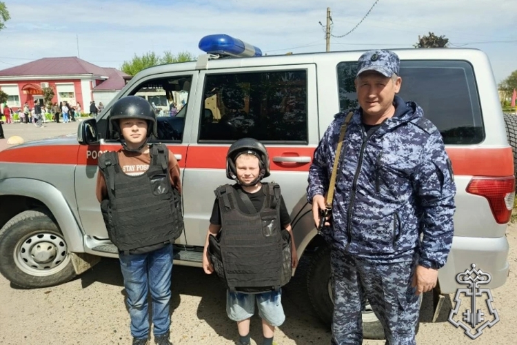 Росгвардейцы провели мероприятия для детей 1 июня
